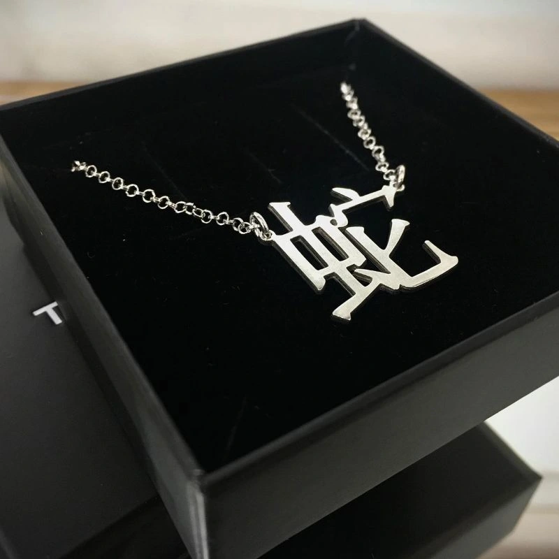 colgantes personalizados hombre