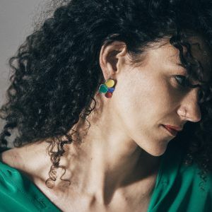 Pendientes de plata y circulos de colores