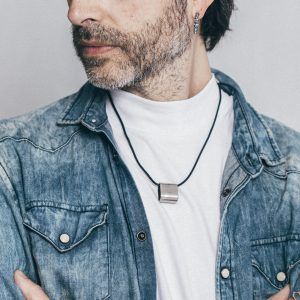 Colgante unisex, chico de plata