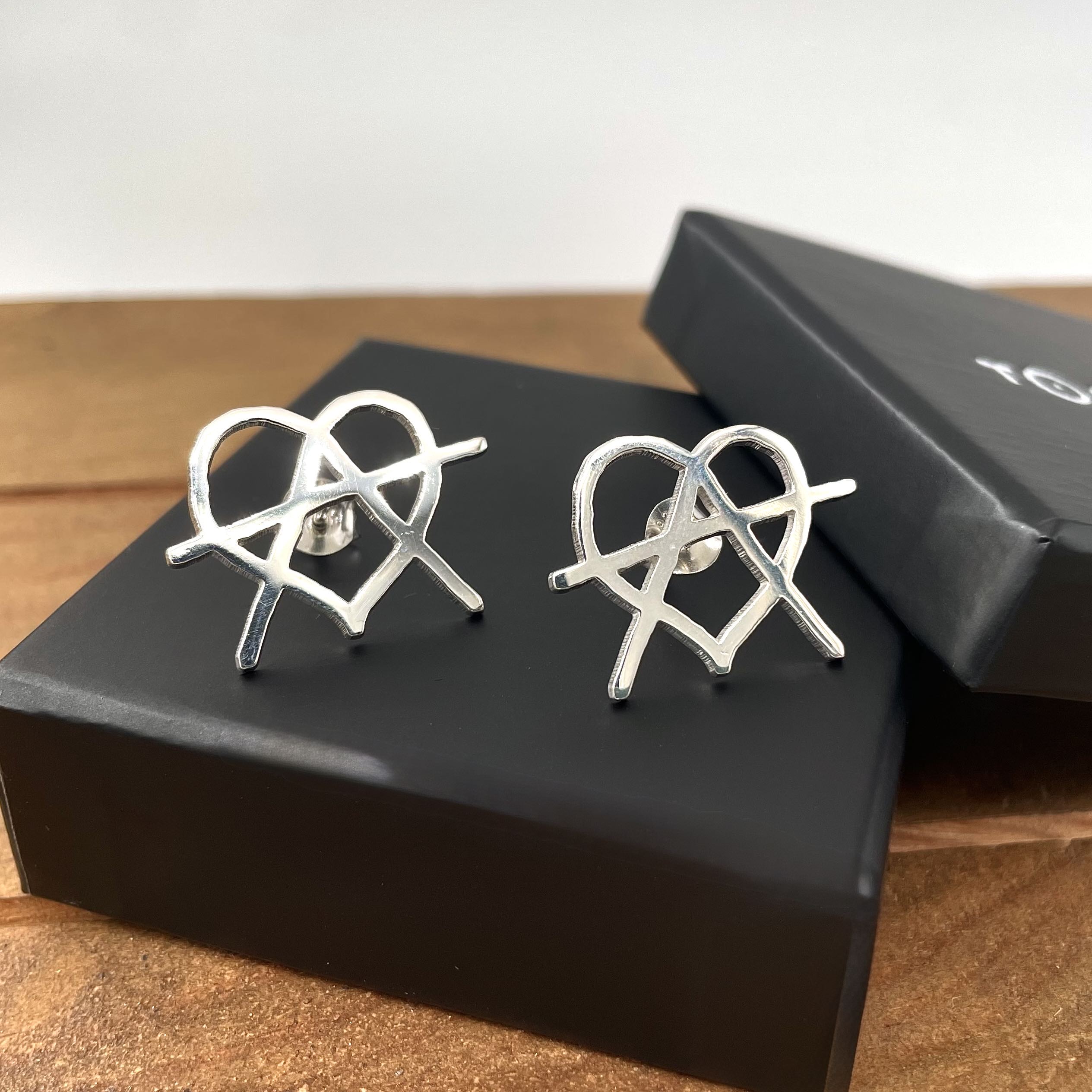 PENDIENTES PLATA AMOR ANÁRQUICO TOSKA